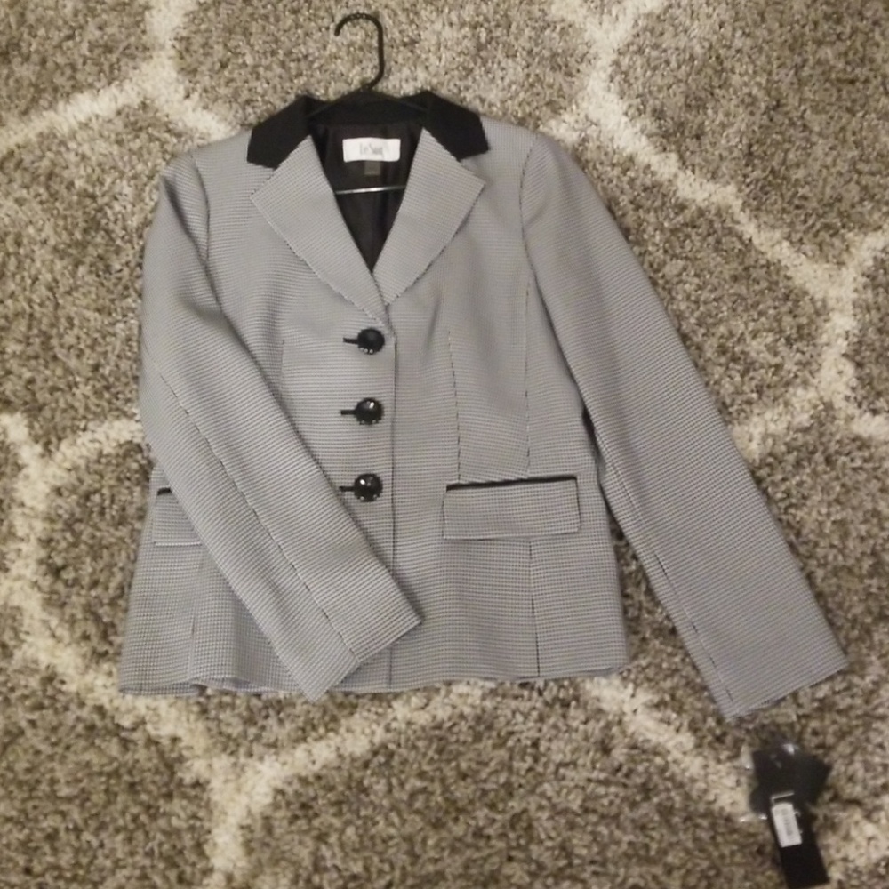 Black and White Le Suit Blazer